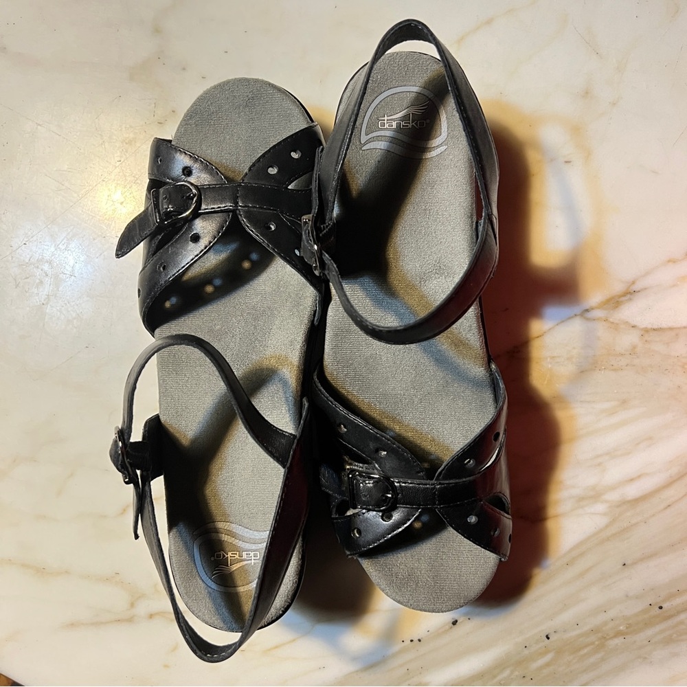 NWOT Dansko Sissy Strappy Wedge Sandals Adjustable Ankle & Instep Chunky Heel